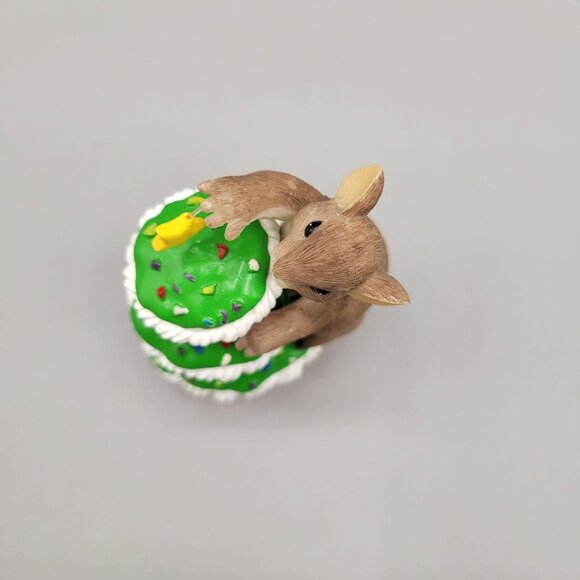 Charming Tails Merry Christmas Cupcake Figurine Holidays Seasonal Enesco - Picture 2 of 10